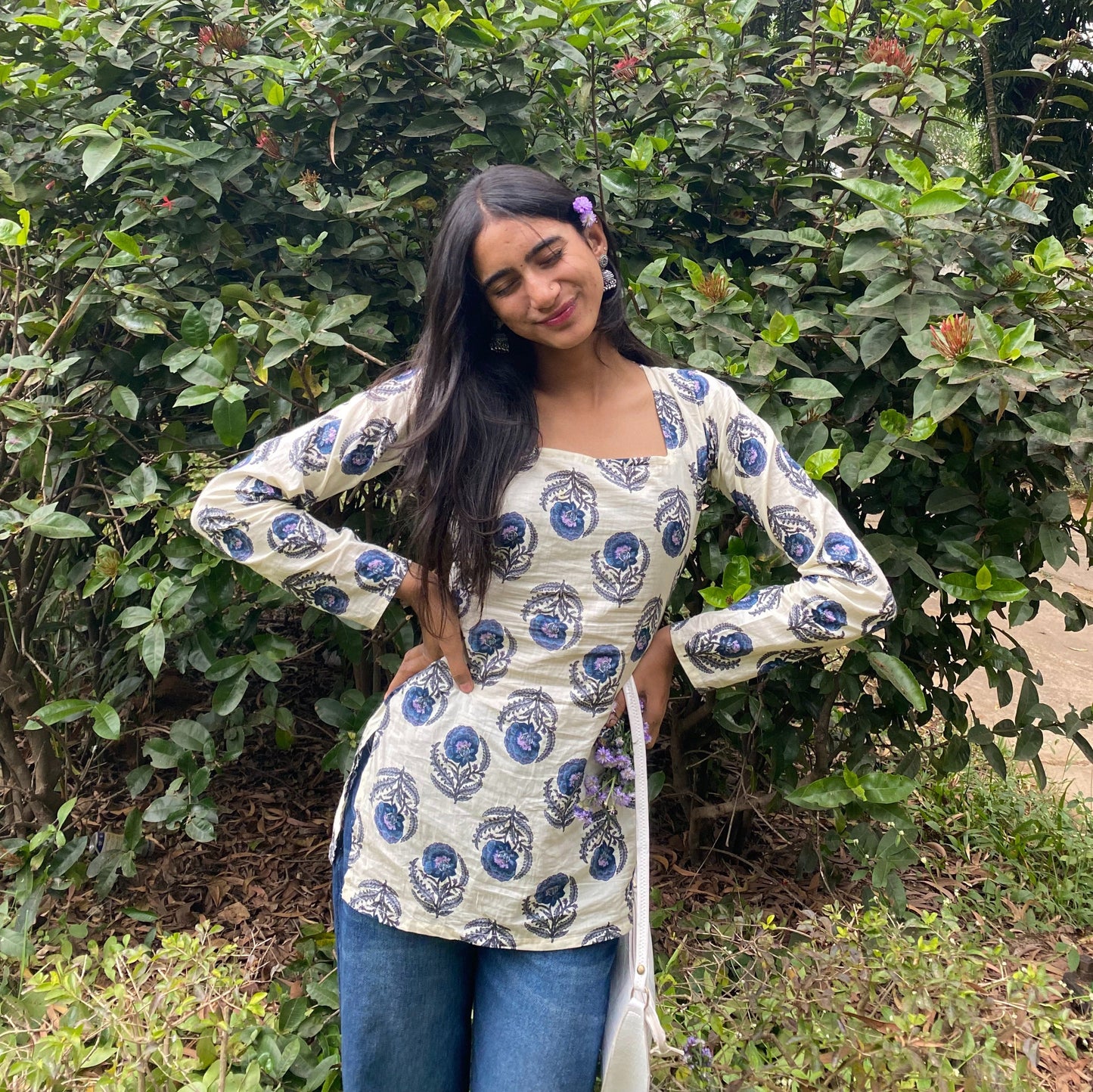 LEELA - Square Neck