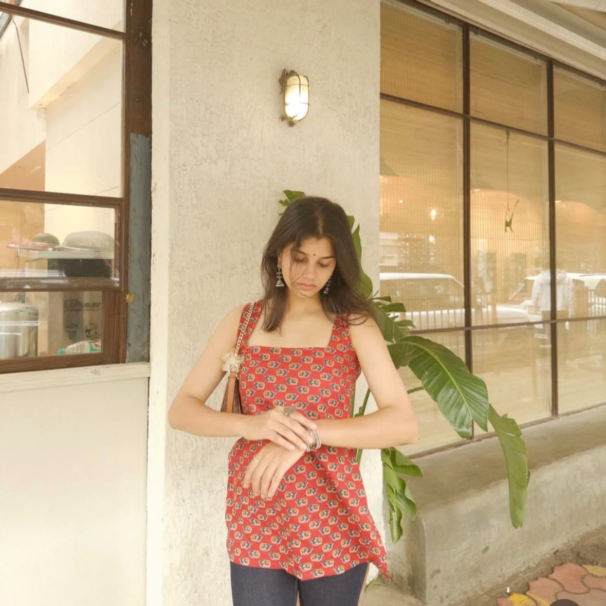 SARA - Sando Top