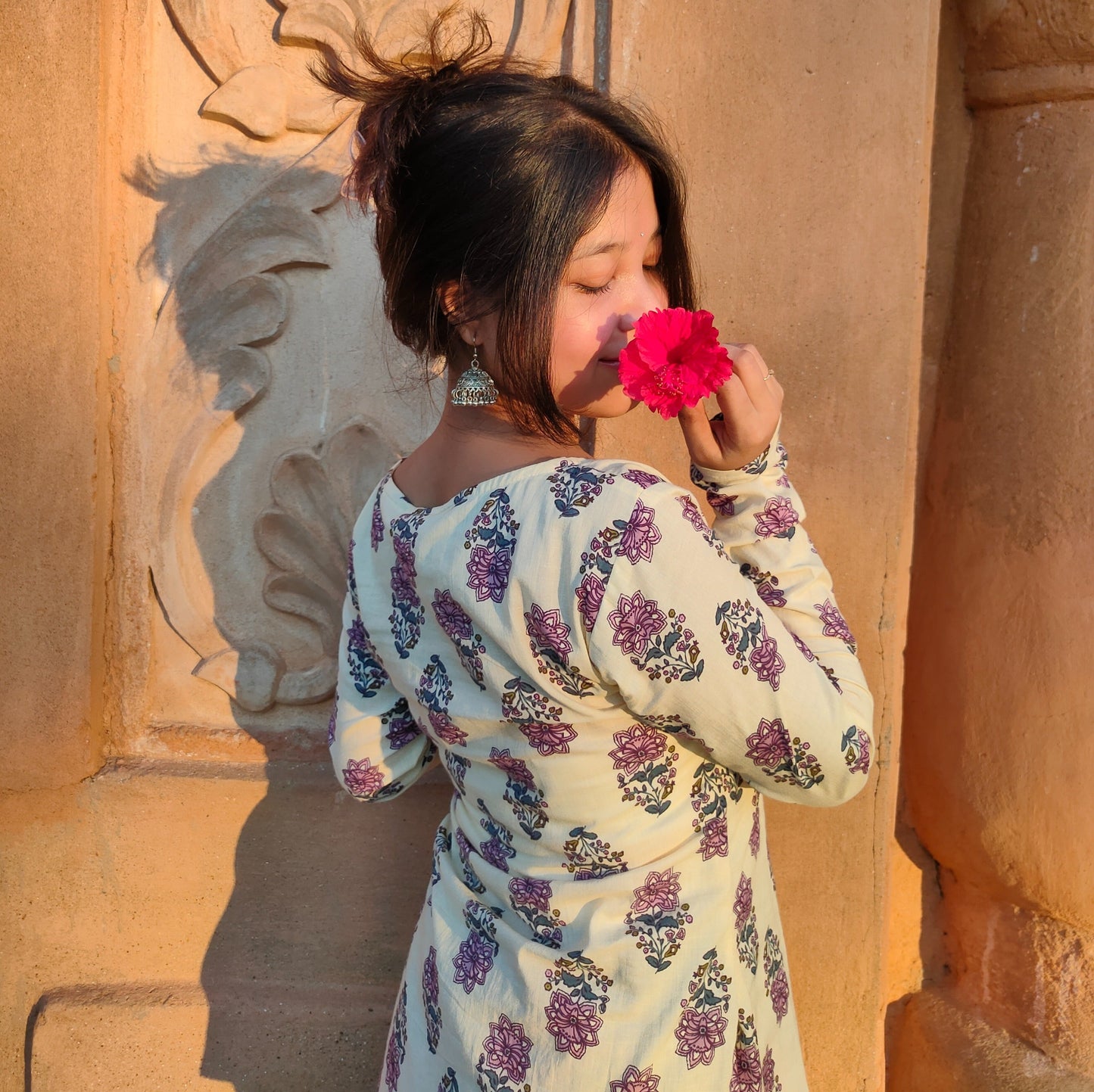 SIA - Sweetheart Neck