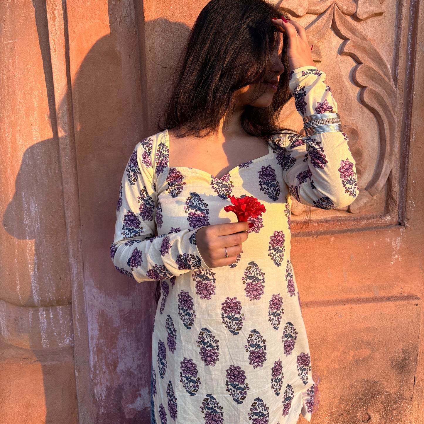 SIA - Sweetheart Neck